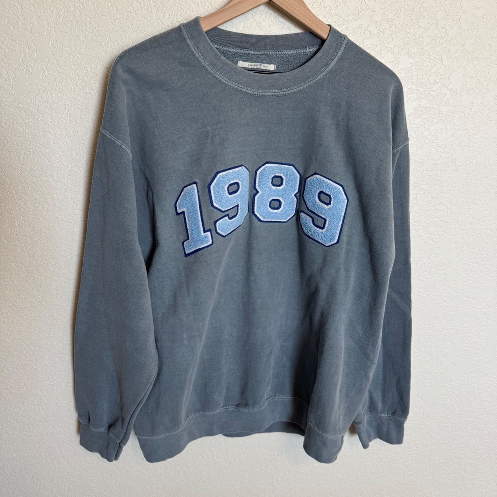 Vintage Aesthetic Swiftie Anthropologie 1989 Graphic Sweatshirt S Blue